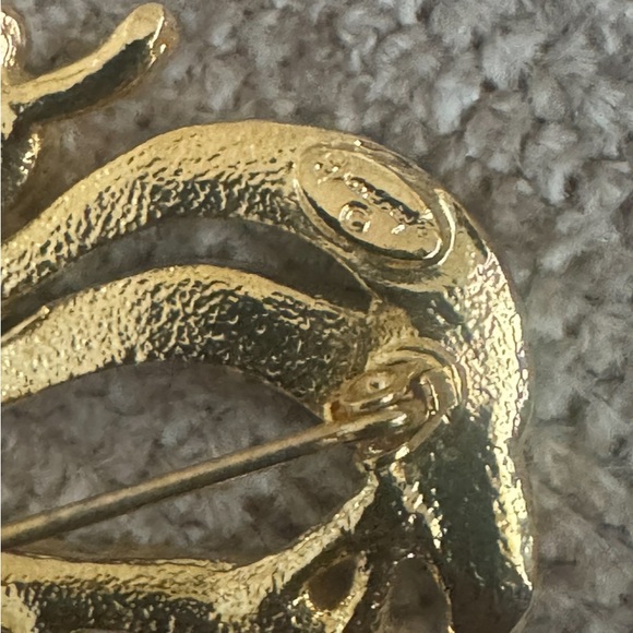 Dane-craft Vintage holiday reindeer from1980s
Signed Danecraft Brooch
2"x2.5" - Picture 3 of 3